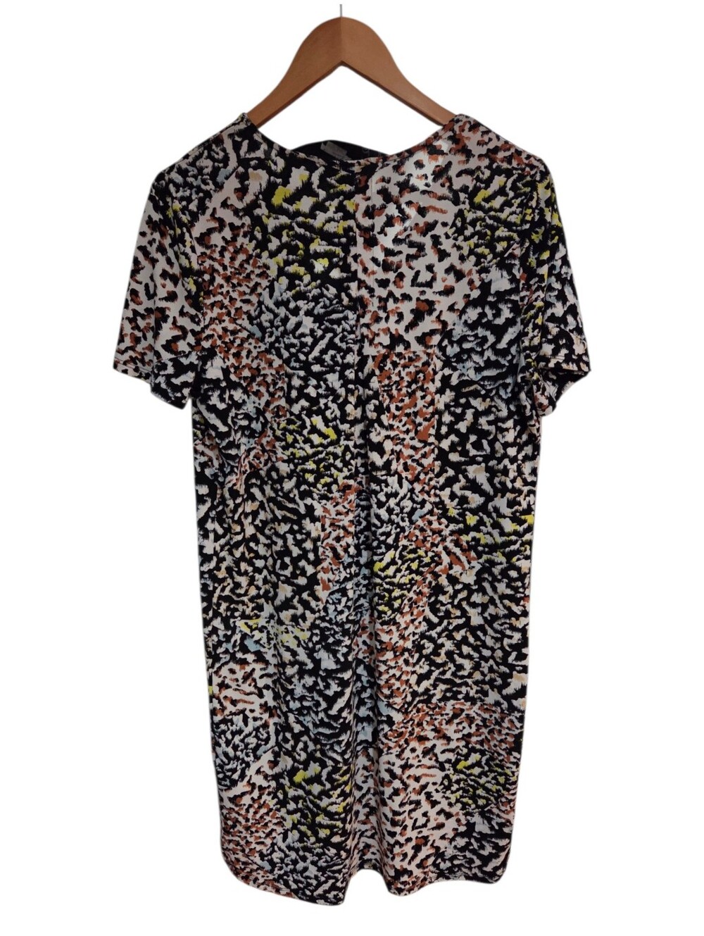Christian Siriano - Multicolored Animal Print Short-sleeve V-neck Shift Dress - Picture 3 of 8